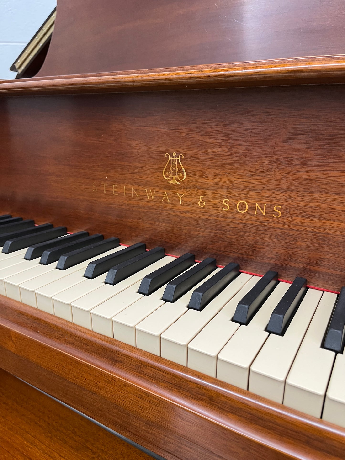 Steinway & Sons Baby Grand