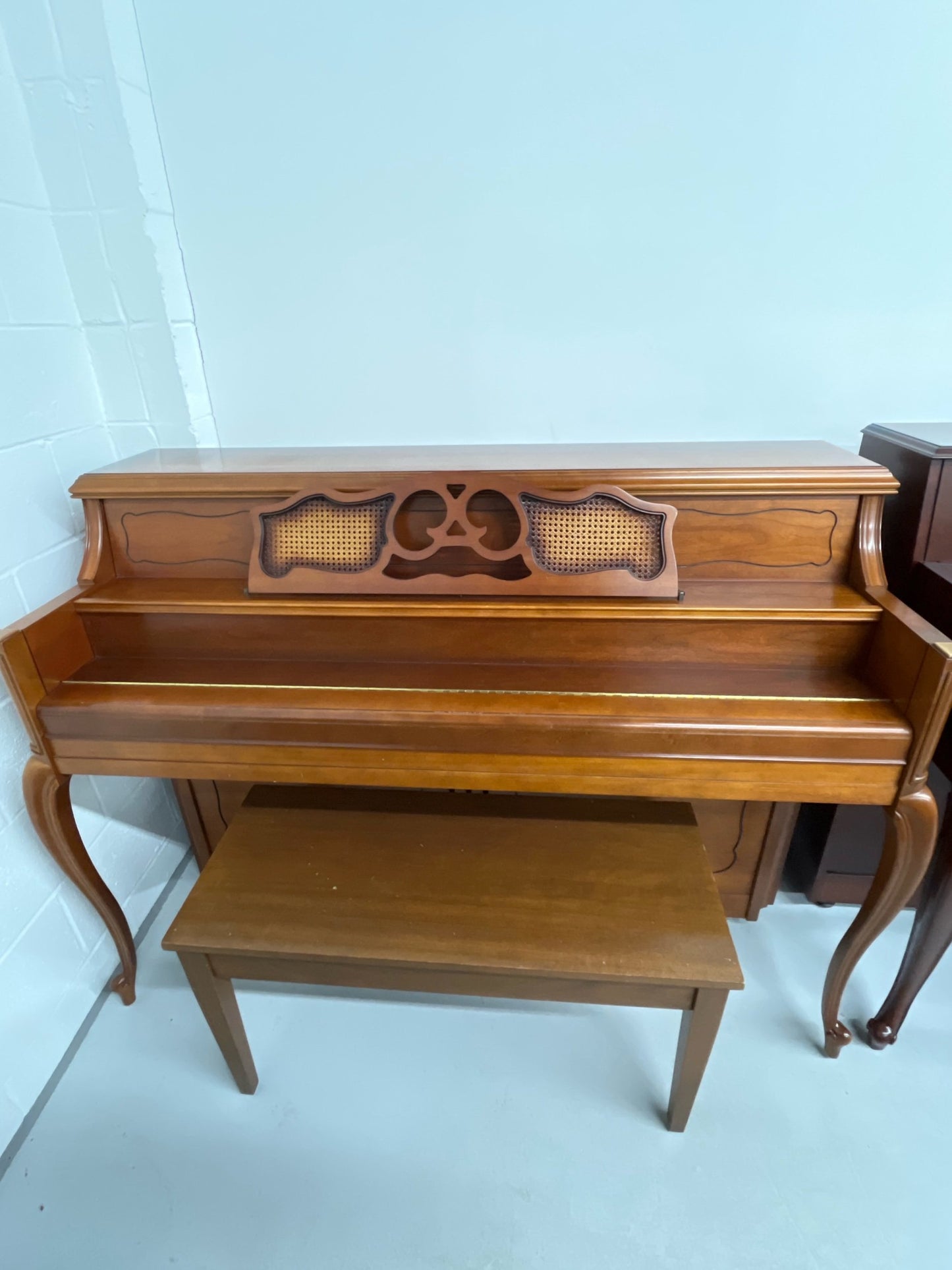 Yamaha M405 Console Upright Piano